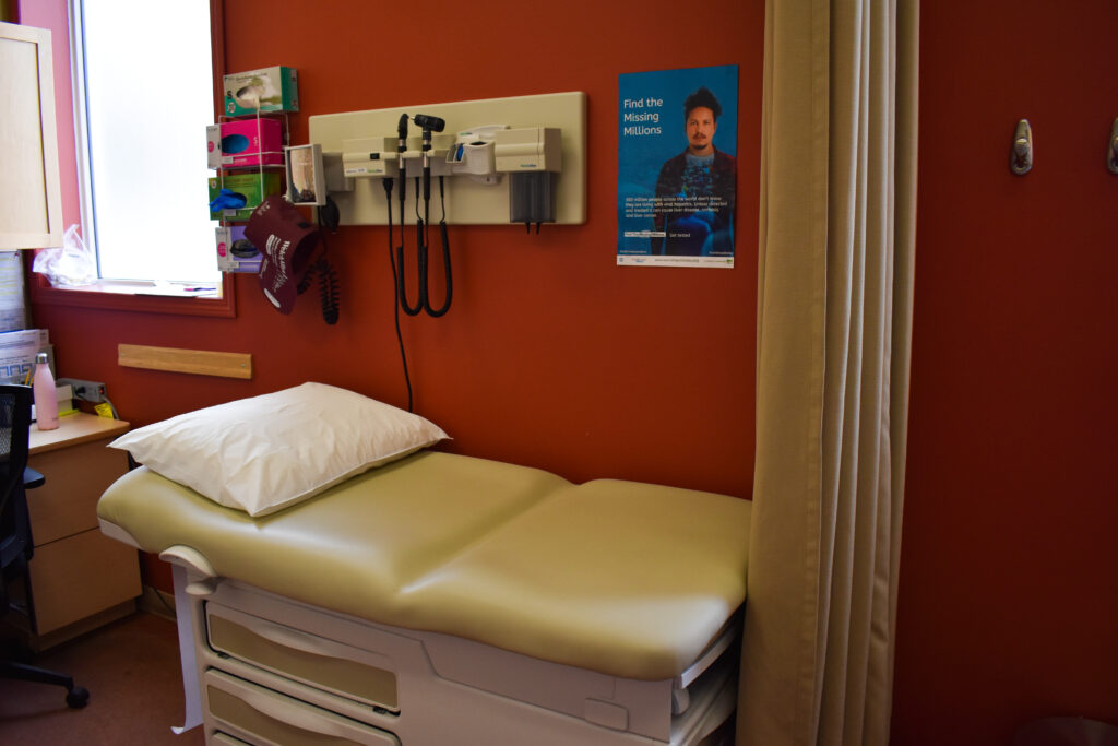 a medical room with equipments and a bed